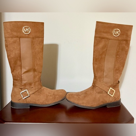 Girls size 3 Michael Kors, suede knee high boots. Like new. Worn once. Gorgeous! - Picture 2 of 14